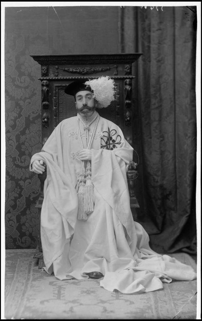 HOMBRE VESTIDO CON EL HABITO DE LA ORDEN MILITAR DE ALCANTAR