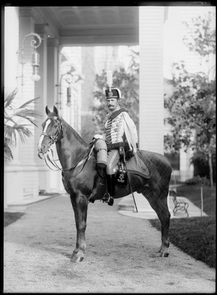 INFANTE DON CARLOS DE BORBON Y BORBON  A CABALLO Y VESTIDO C