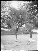 INFANTE CARLOS DE BORBON Y BORBON MONTADO A CABALLO