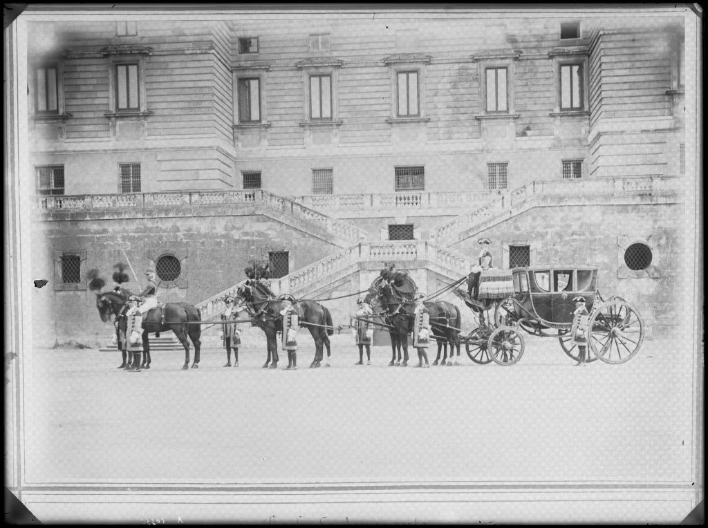 REPRODUCCION DE UNA FOTOGRAFIA DE UN TIRO DE CABALLOS CON PA