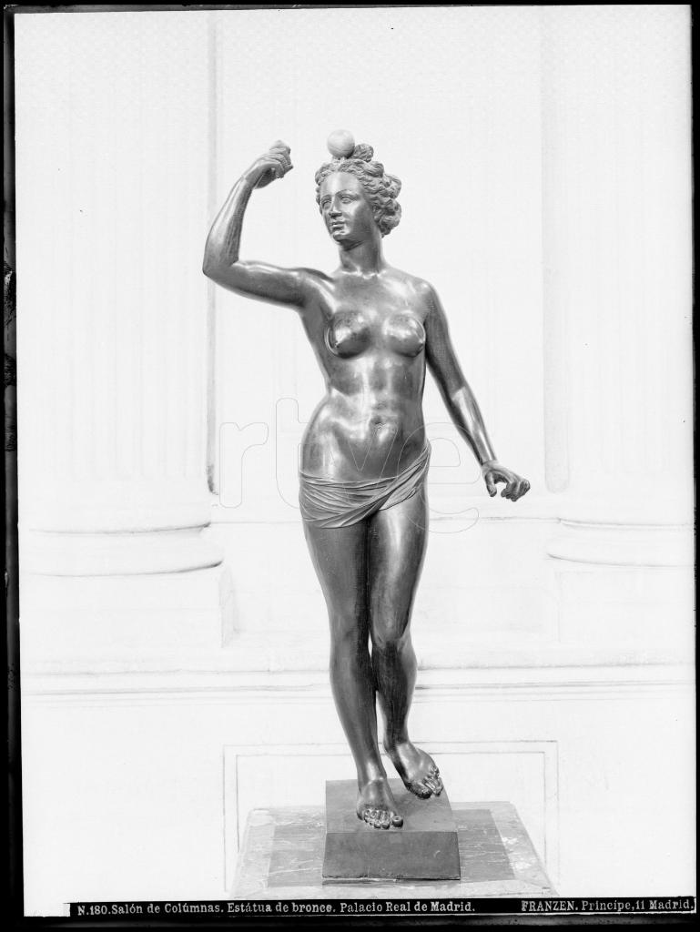 ESTATUA DE BRONCE DEL SALON DE COLUMNAS EN EL PALACIO REAL D