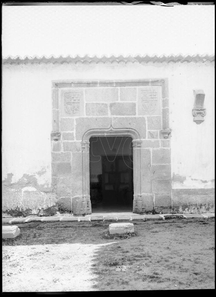 PUERTA DE PIEDRA DEL PALACIO DE CASTA&Ntilde;IZA