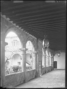 CORREDOR DE UN CLAUSTRO DEL PALACIO DE CASTAÑIZA EN GUISANDO