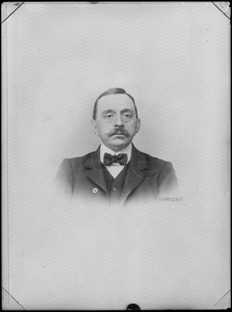 REPRODUCCION DE UNA FOTOGRAFIA DEL SENADOR JOAQUIN LOPEZ DOR