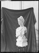 FOTOGRAFIA DE UNA ESCULTURA DEL BUSTO DE UNA MUJER