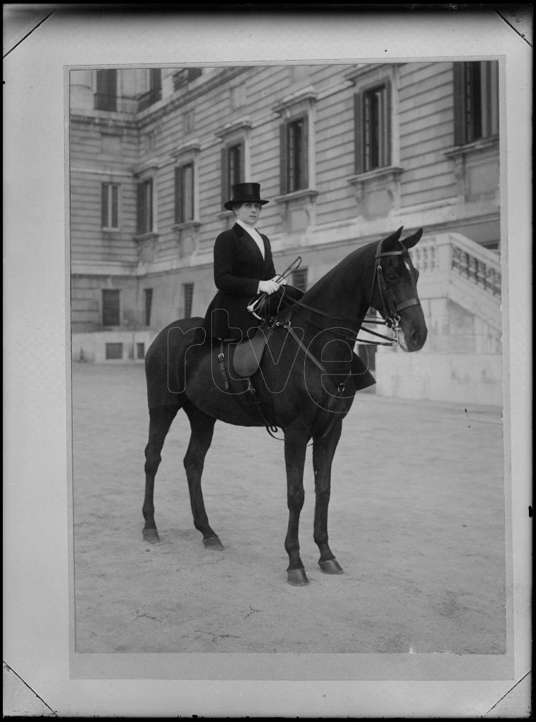 REPRODUCCION DE UN RETRATO DE LA REINA VICTORIA EUGENIA A CA