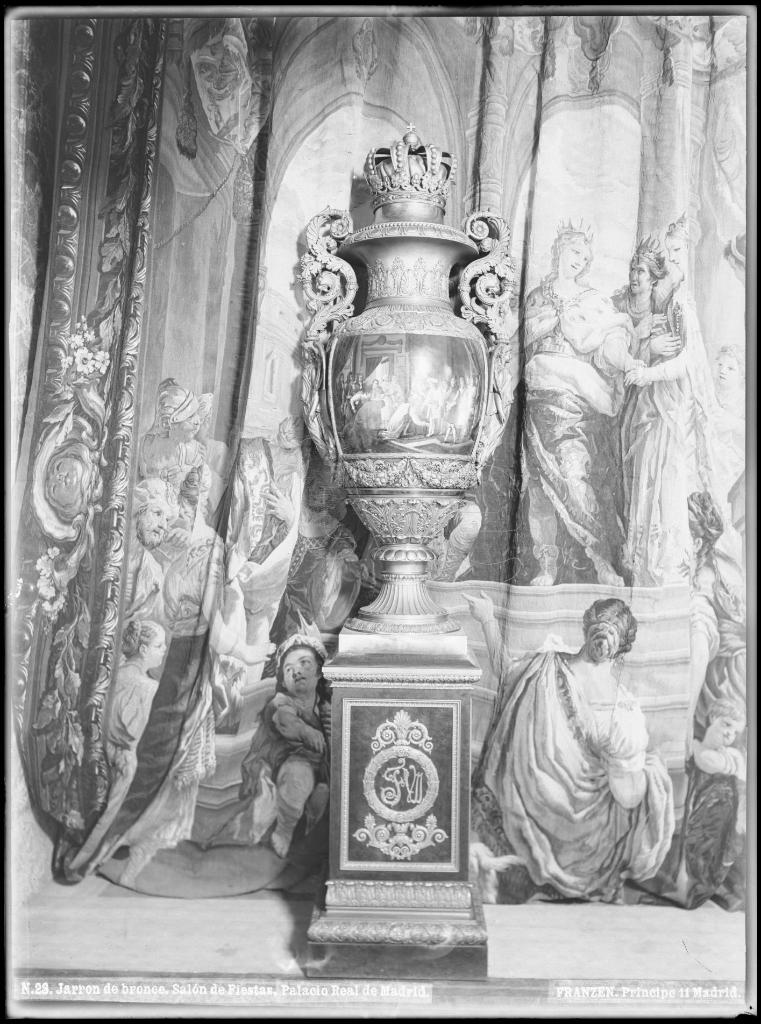 JARRON DE BRONCE DEL SALON DE FIESTAS EN EL PALACIO REAL DE 