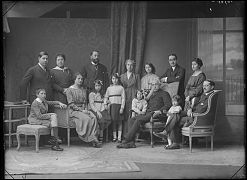 RAFAEL CONDE Y LUQUE, CONDE DE LEYVA, CON CUATRO HOMBRES,  C