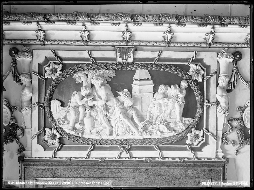 DETALLE DE LA PUERTA DEL SALON DE PORCELANA EN EL PALACIO RE