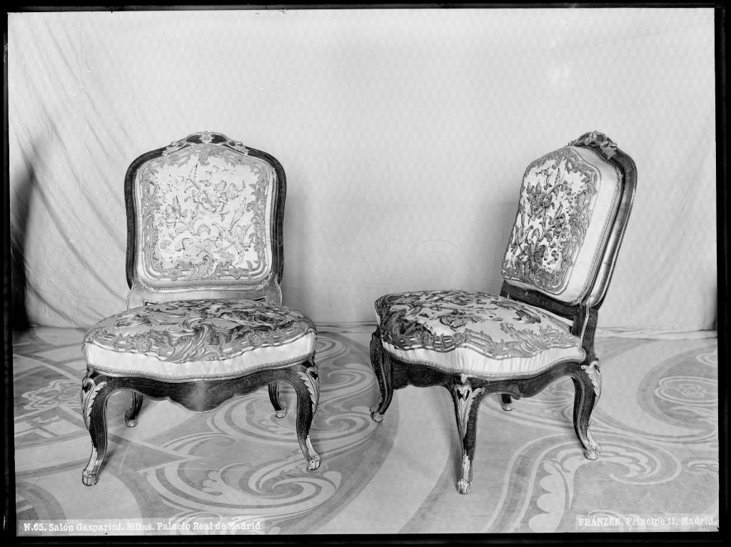 SILLAS DEL SALON GASPARINI EN EL PALACIO REAL DE MADRID