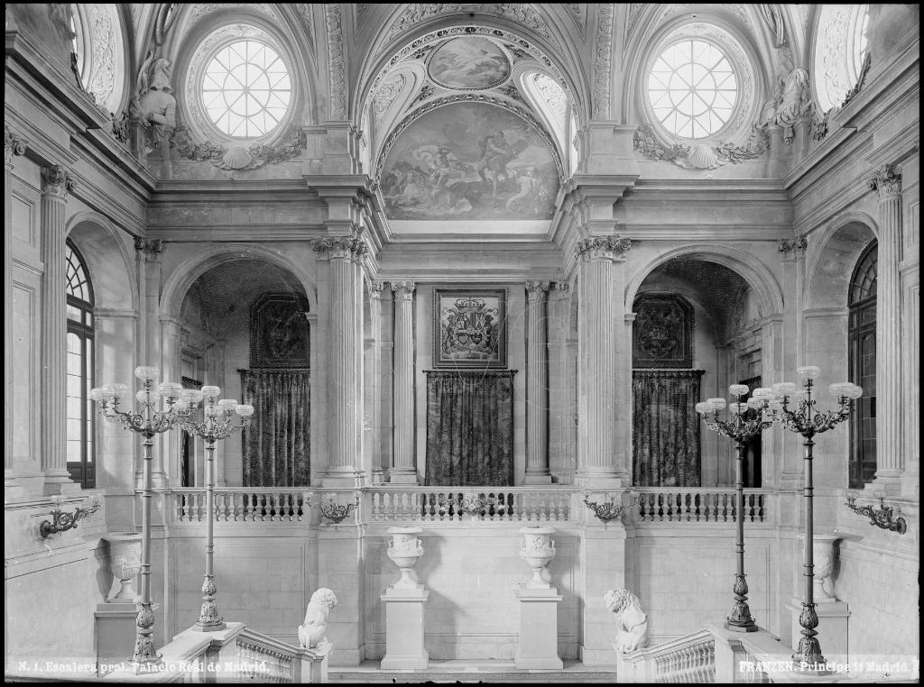 ESCALERA PRINCIPAL DEL PALACIO REAL DE MADRID