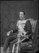 HOMBRE VESTIDO CON EL UNIFORME DE LA REAL MAESTRANZA DE CABA