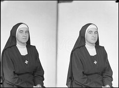 MONJA (DOS IMAGENES EN EL MISMO NEGATIVO)