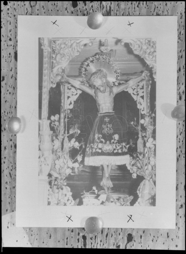 REPRODUCCION DE UNA FOTOGRAFIA DE UN CRISTO CRUCIFICADO