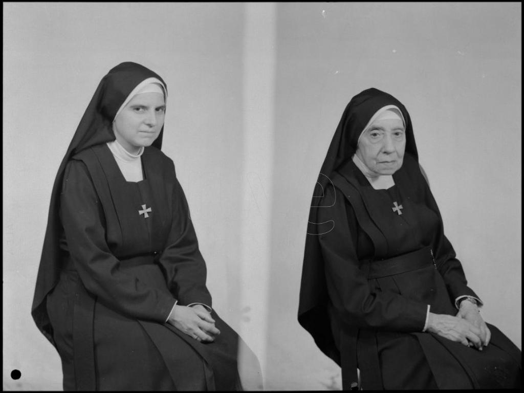 MONJAS (DOS IMAGENES EN EL MISMO NEGATIVO)