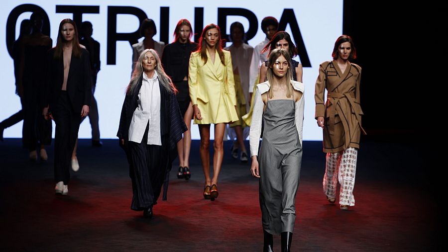 Comenzó su aventura en el mundo de la moda hace cuatro años, y ahora triunfa sobre la pasarela luciendo orgullosa la etiqueta de slow fashion