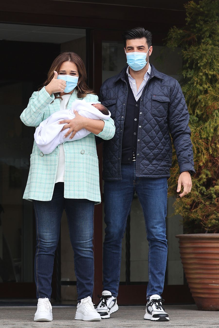 Paula Echevarría y Miguel Torres presentan a su hijo Miguel Jr