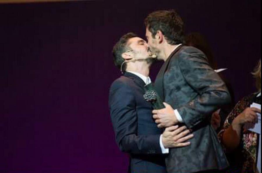Canco Rodríguez y Paco León se besaron en el Festival de Málaga 2015