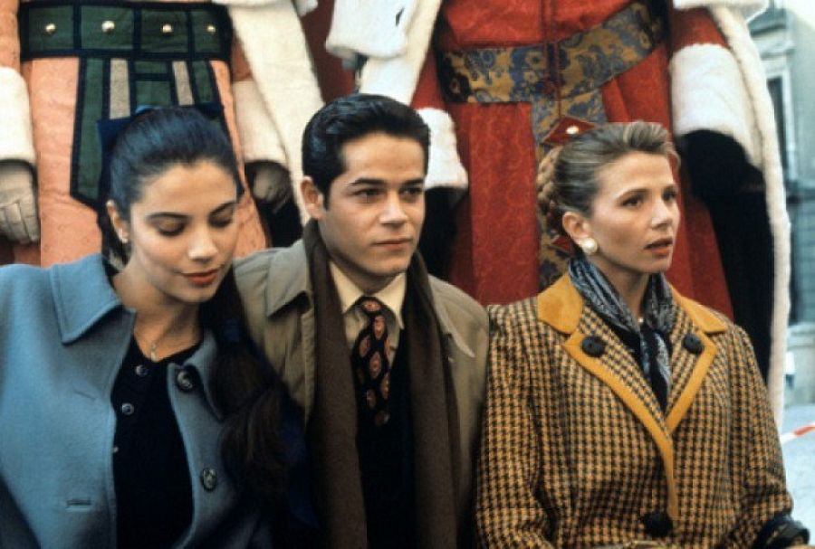 Victoria Abril, Jorge Sanz, y Maribel Verdú en 'Amantes' (1991)