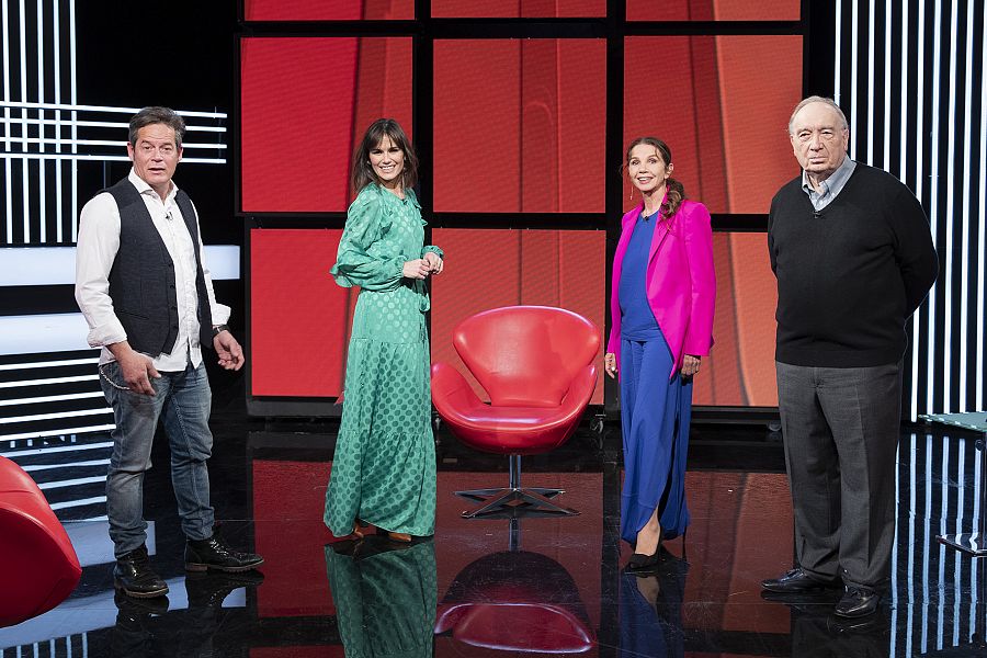 Los protagonistas de Amantes, Victoria Abril y Jorge Sanz, con Méndez Leite y Elena S Sánchez