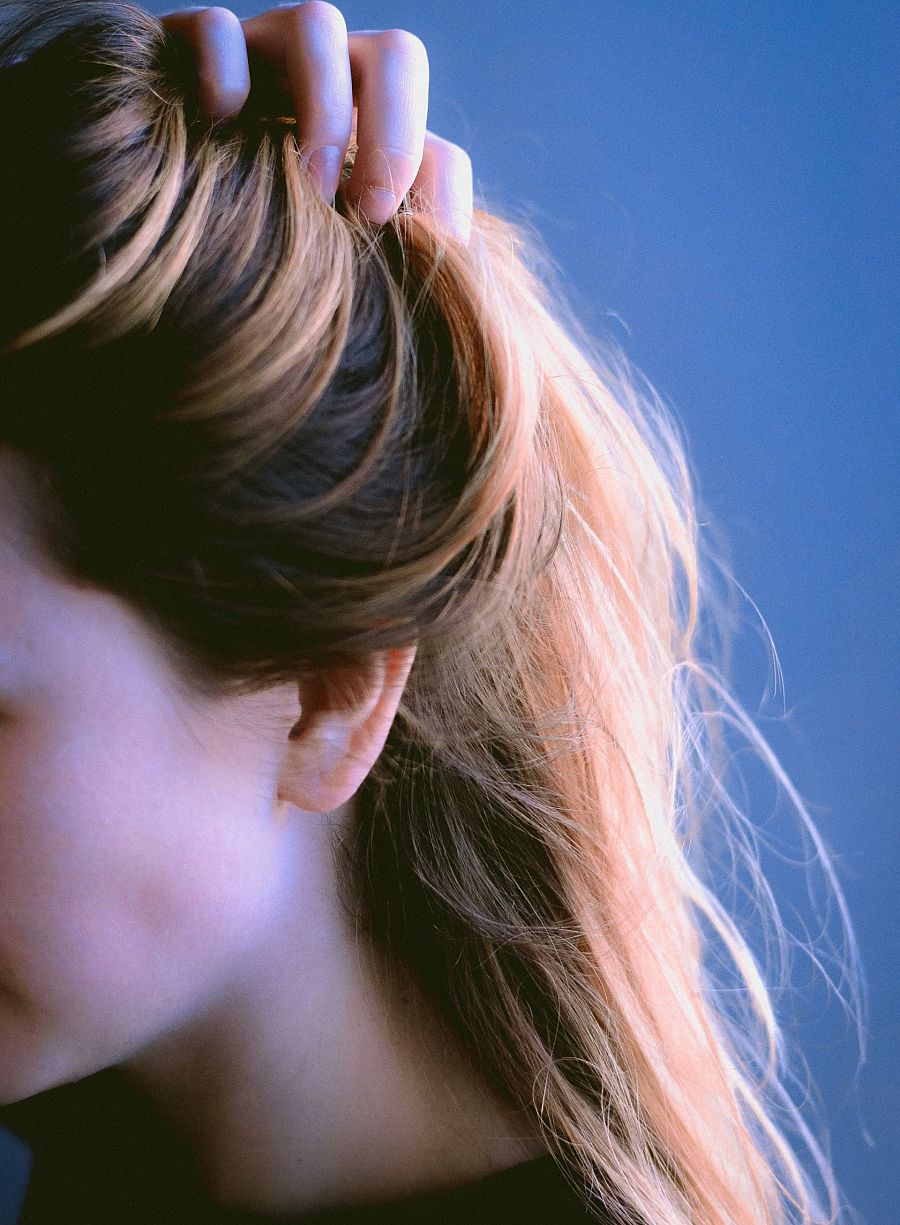Las mujeres demandan principalmente tapar de manera discreta la zona de las entradas o redensificar el cabello en la zona media de la cabeza