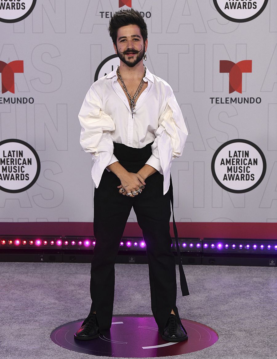 Camilo en los Latin AMAs 2021