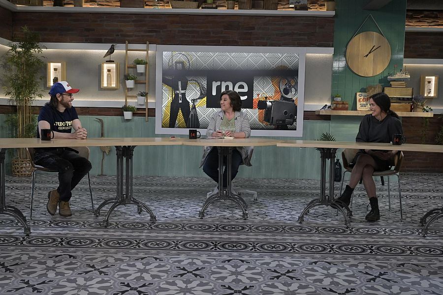 Patricia López Arnáiz, Conxita Casanovas i Santiago Segura en un moment de la roda de premsa asseguts al plató