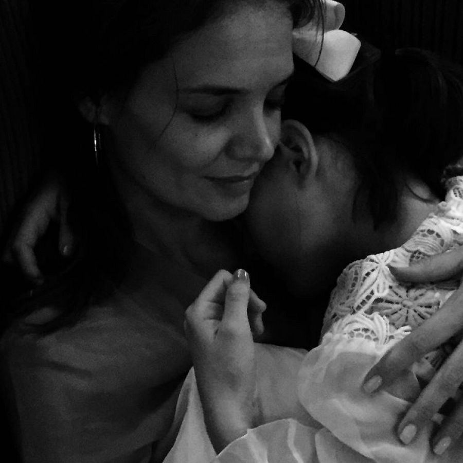 Suri Cruise y su madre, en una tierna imagen en blanco y negro