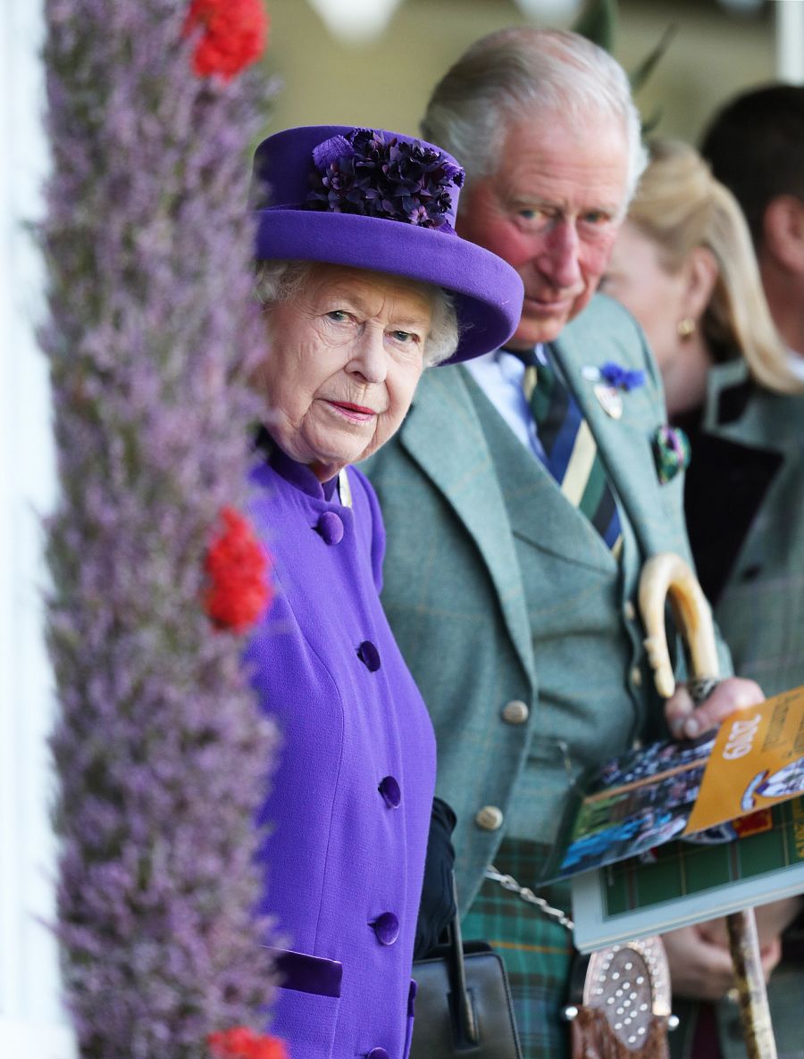 Isabel II y el Príncipe Carlos