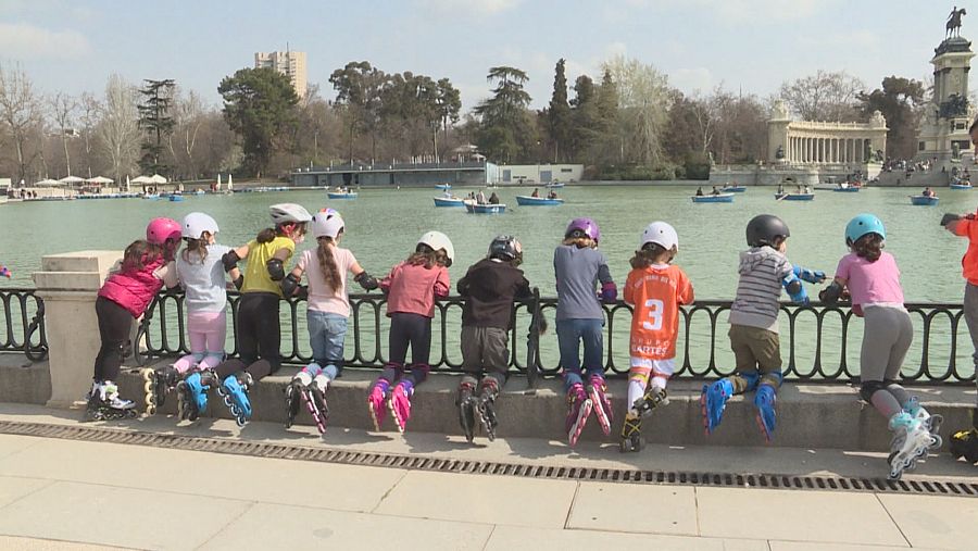 Niños en el Parque del Retiro, en Madrid