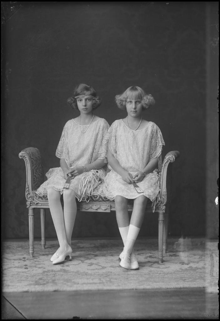 INFANTAS BEATRIZ Y MARIA CRISTINA DE BORBON Y BATTENBERG SEN