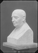 BUSTO DE UN HOMBRE FIRMADO POR MARTINEZ CARBONERO