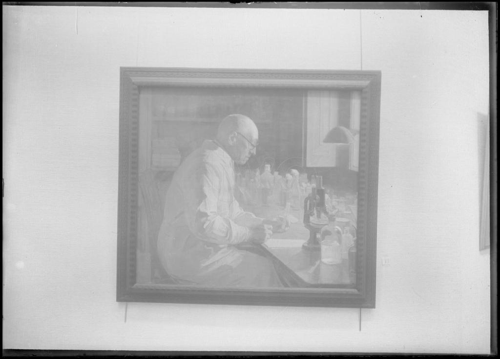 REPRODUCCION DE UN CUADRO DE UN HOMBRE EN UN LABORATORIO