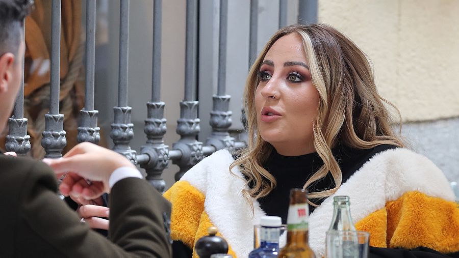 Rocío Flores en una terraza en Madrid