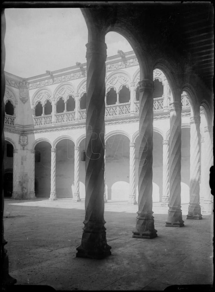 CLAUSTRO DEL COLEGIO SAN GREGORIO DE VALLADOLID