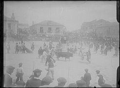 CAPEA EN LA PLAZA DE UN PUEBLO