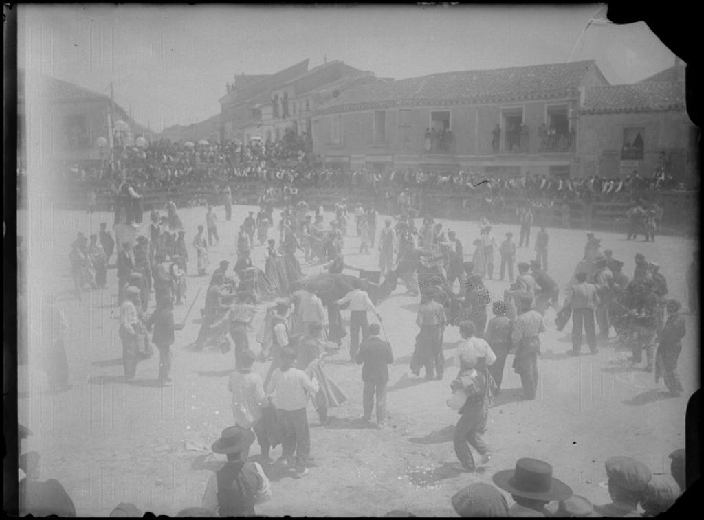 CAPEA EN LA PLAZA DE UN PUEBLO