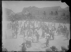 CAPEA EN LA PLAZA DE UN PUEBLO