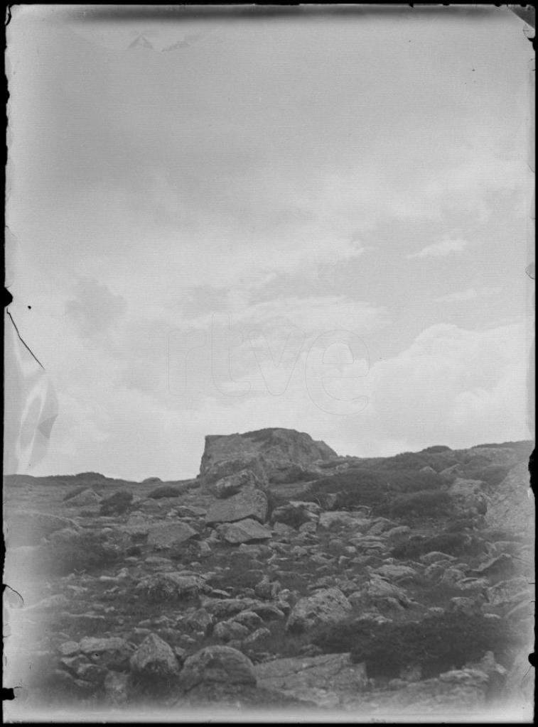 PAISAJE ROCOSO DE MONTA&Ntilde;A