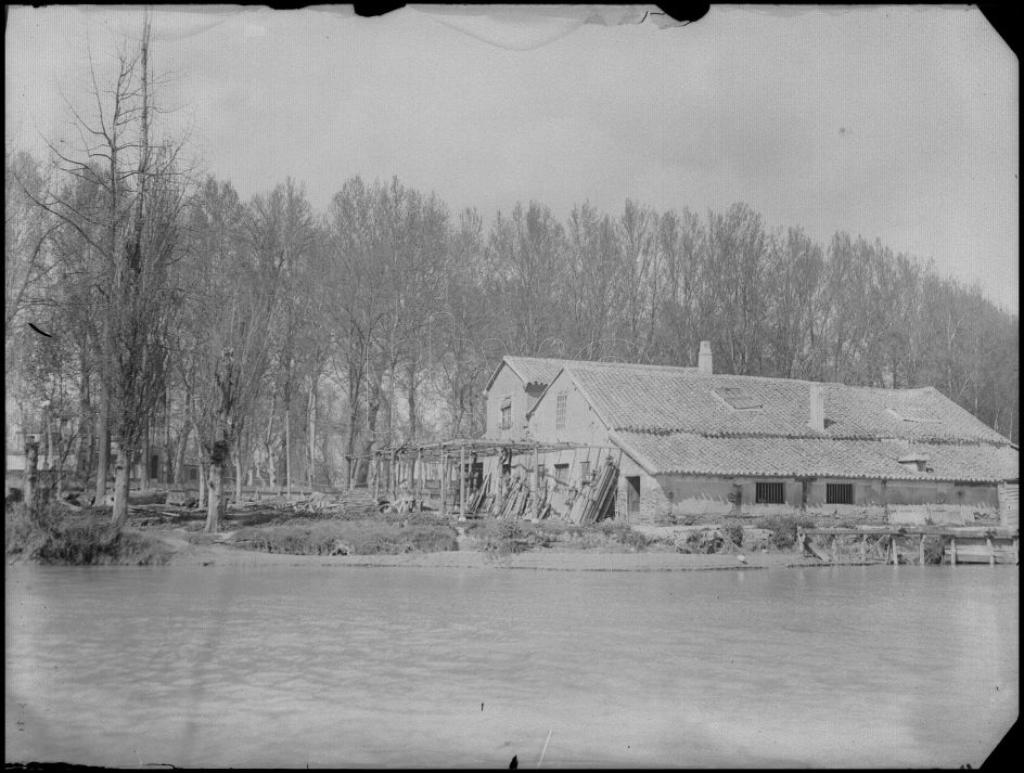 CASA JUNTO A UN LAGO