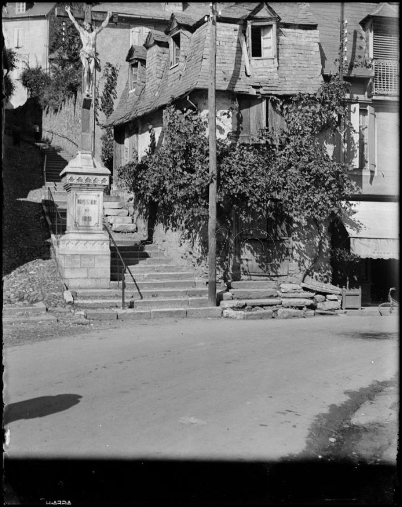 CALLE DE CIER DE LUCHON EN EL ALTO GARONA (FRANCIA)