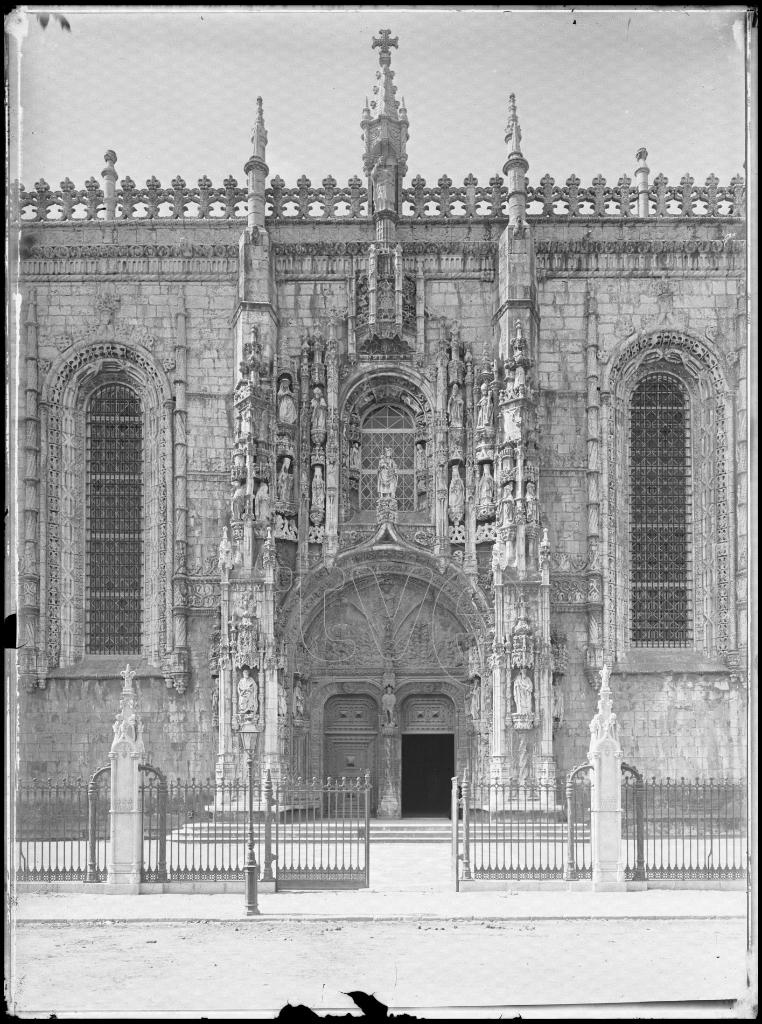 PORTADA MERIDIONAL DEL MONASTERIO DE LOS JERONIMOS DE SANTA 