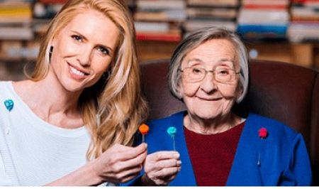 La model Judit Mascó participa en la iniciativa solidaria per Sant Jordi