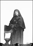 REPRODUCCION DE UNA FOTOGRAFIA DE UNA MONJA