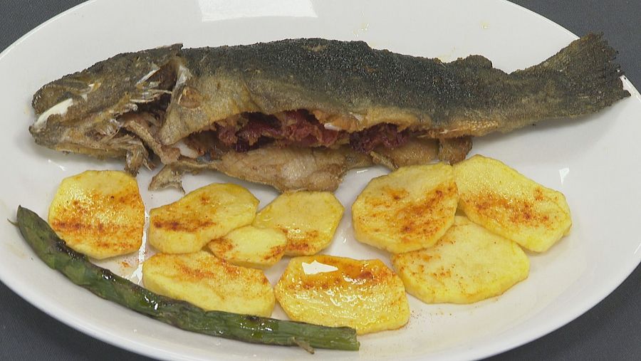 Trucha con jamón ibérico, ambas locales, Hostal Restaurante Ruta de Aragón