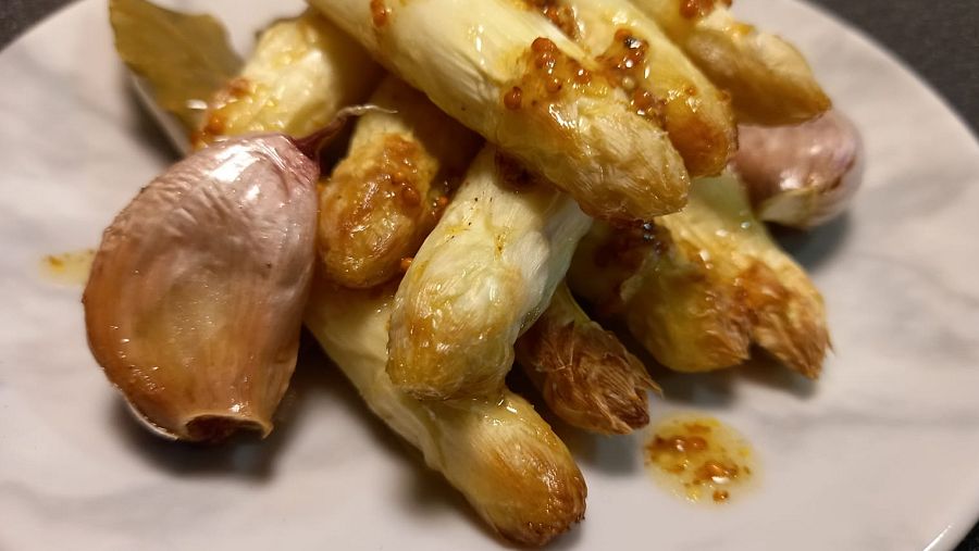 Receta de espárragos blancos al horno con ajo y miel