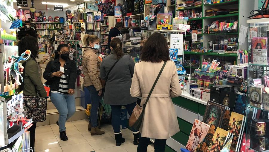 Colas para comprar libros en Cuenca