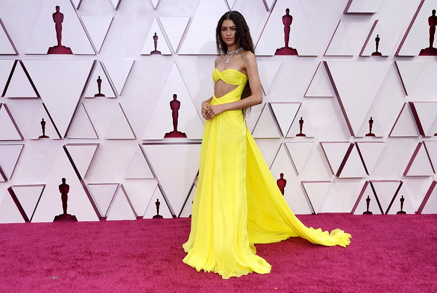 Zendaya en la alfombra roja de los premios Oscar 2021