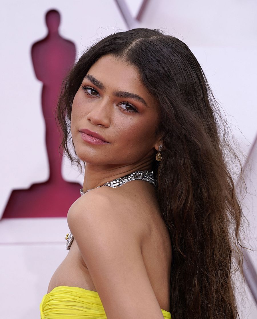 Zendaya en la alfombra roja de los premios Oscar 2021