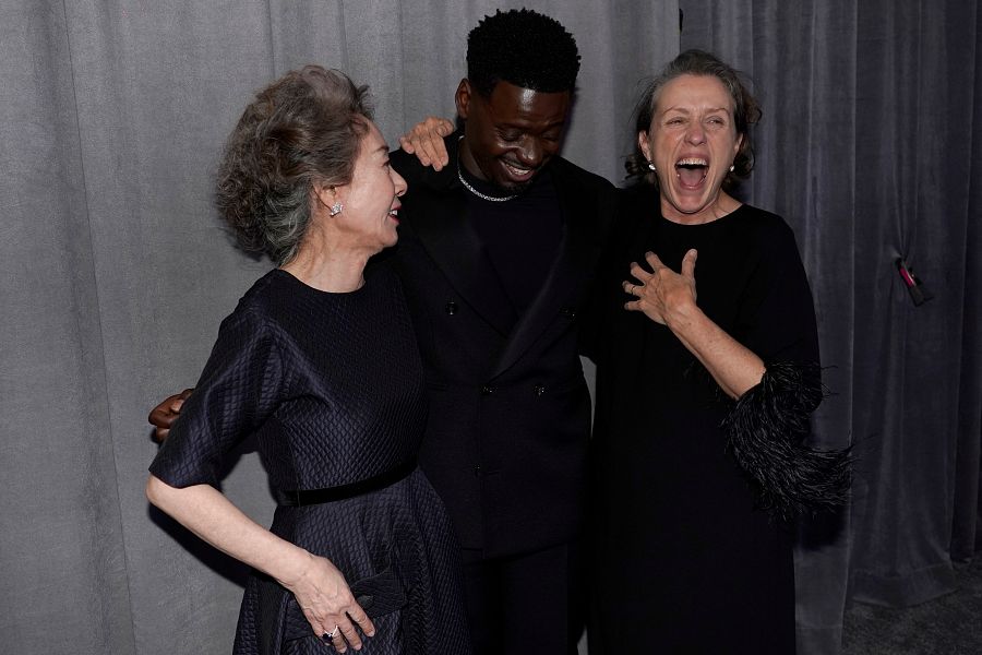 Yuh-Jung Youn, Daniel Kaluuya y Frances McDormand